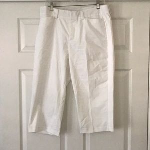 💐 White Docker Capris 💐